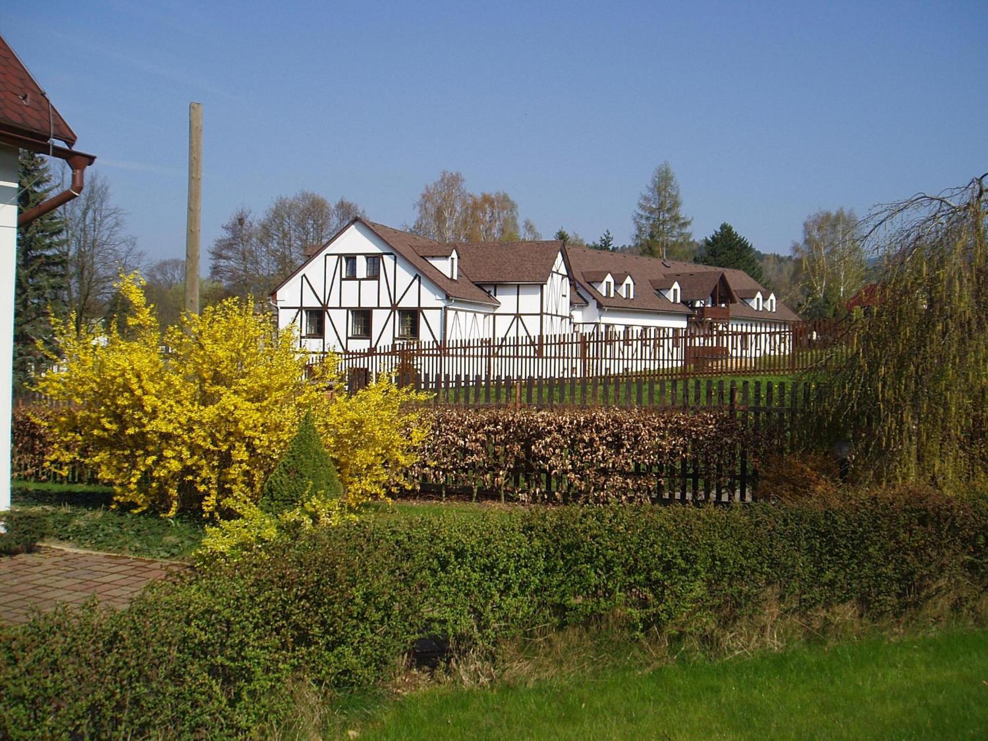 Restaurace a Penzion Česká Hospoda Heřmanice Esterno foto